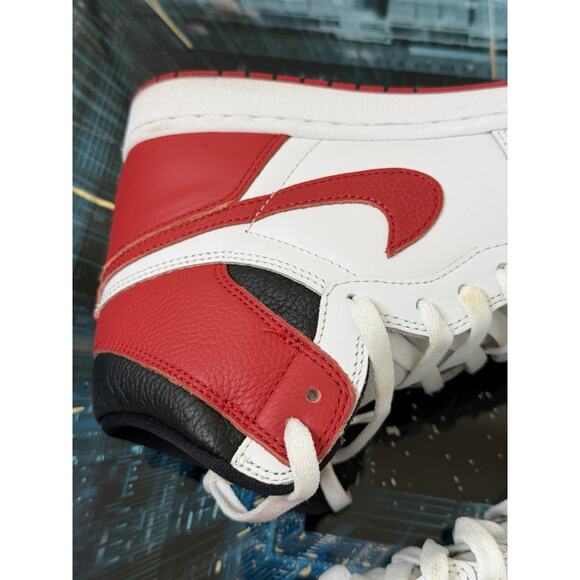 Nike Air Jordan 1 Retro High OG Chicago White Red Black Size 10 555088-161 - Picture 4 of 11